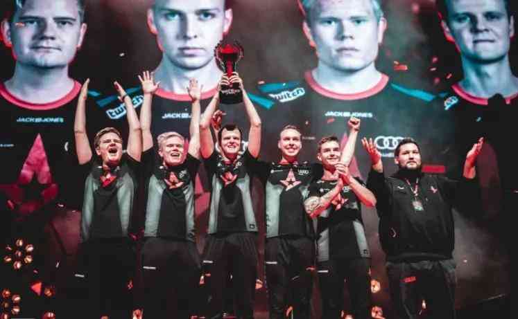 更是对未来 更是对未来