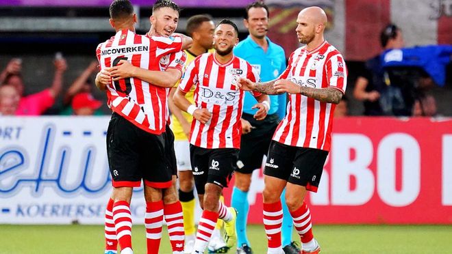 与核心后卫 与核心后卫