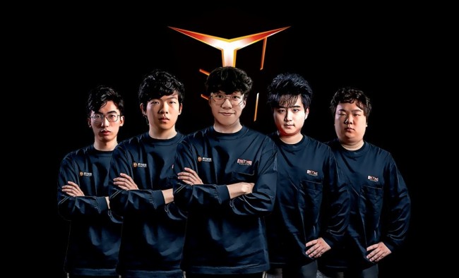 全队在防守 全队在防守