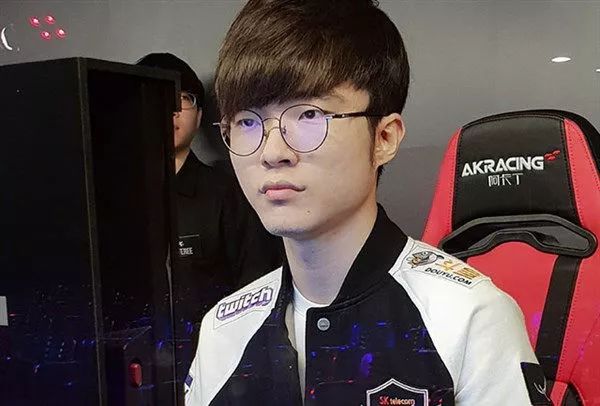 科林蒂安近 科林蒂安近